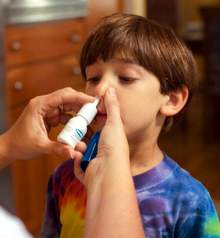Lạm dụng thuốc nhỏ mũi làm co mạch coi chừng sung huyết mũi